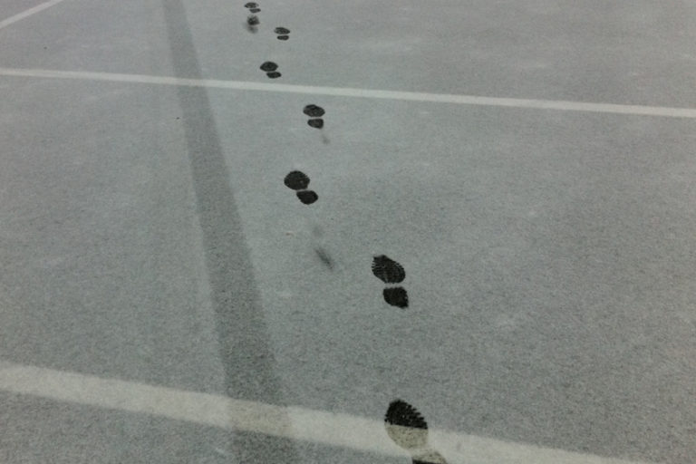 traces-pas-neige-10637685onuuv